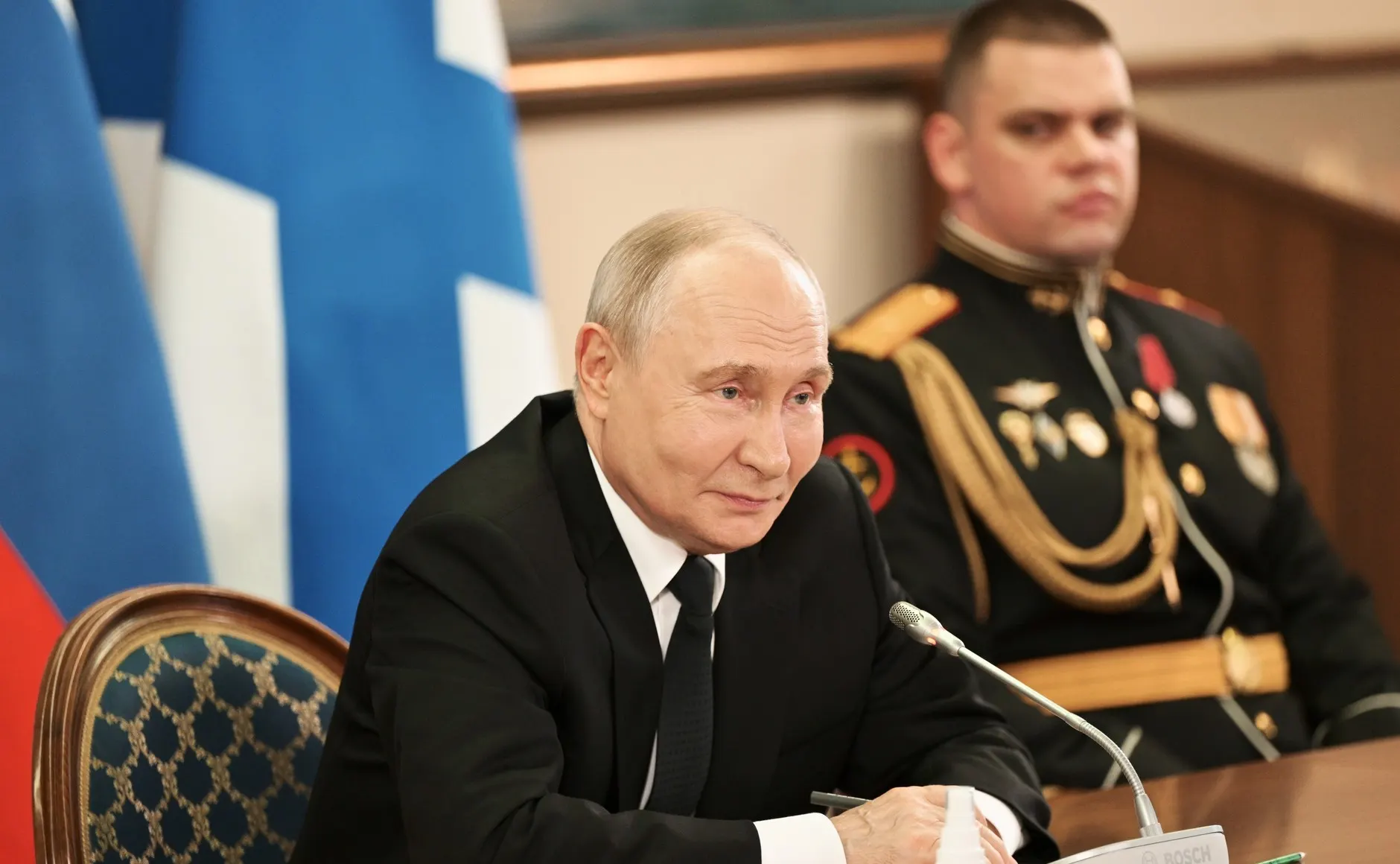 На встрече с военнослужащими глава государства заявил о неизбежной победе России, обвинил Киев и Запад в развязывании боевых действий, прокомментировал информационную ситуацию и вопросы безопасности флота и Калининградской области.