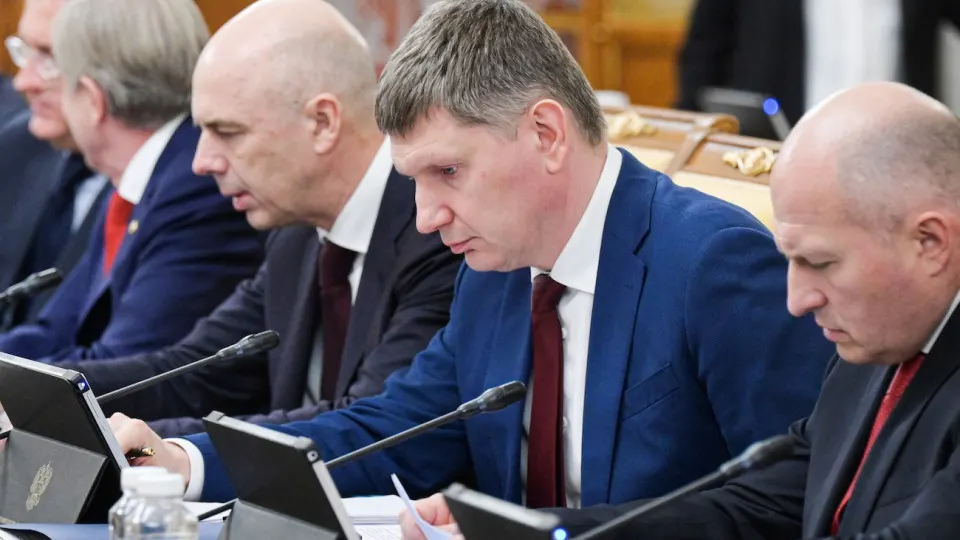 Минэкономразвития зафиксировало рост ВВП всего на 0,2% за январь–май. Промышленность и инвестиции в целом стагнируют, а экономическая динамика резко различается по регионам.