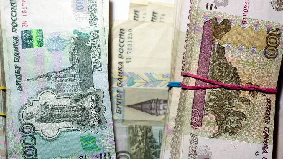 С 1 по 16 июля объем наличных в обращении вырос на 513 млрд рублей. Банки теряют депозиты быстрее, растут проблемные кредиты и спрос на ликвидность у Центробанка.