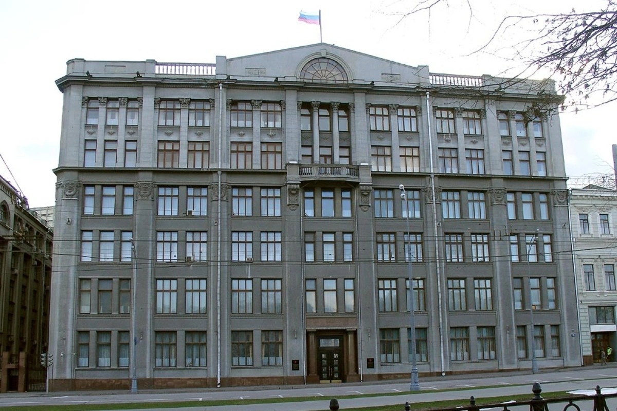 Администрация президента рекомендовала подконтрольным СМИ снизить публикации с фото и видео последствий ударов ВСУ по российской территории и усилить демонстрацию результатов ударов российских войск; ряд крупных телеграм‑каналов уже изменил практику размещения материалов.