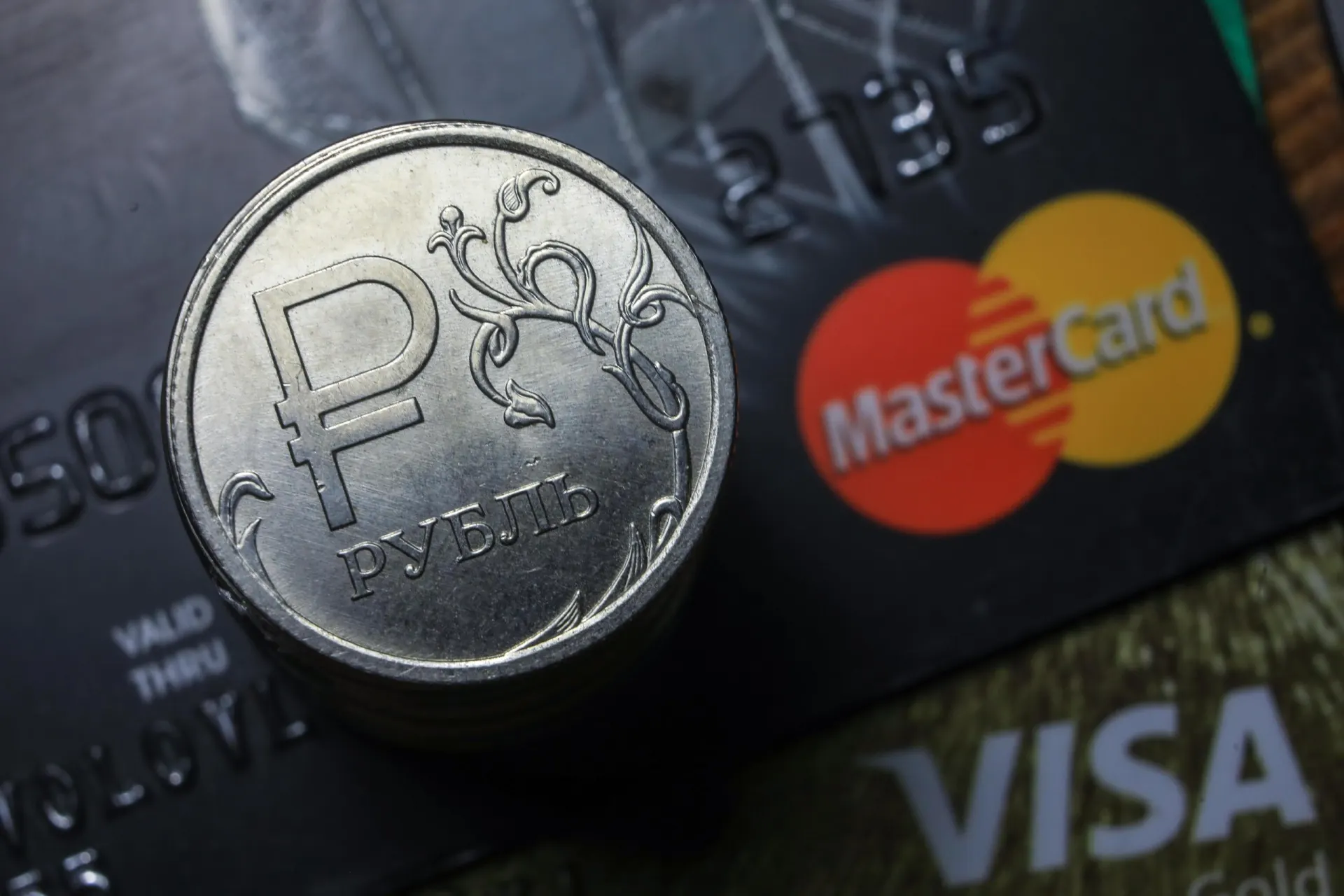Пользователи сталкиваются с трудностями оплаты картами Visa и Mastercard и через Систему быстрых платежей (СБП); рассматриваем причины и возможные решения.