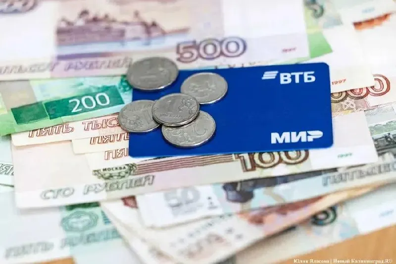 Массовый запуск цифрового рубля запланирован на 1 сентября 2026 года; банки готовы к внедрению и смогут предоставлять депозиты и кредиты в новой валюте.