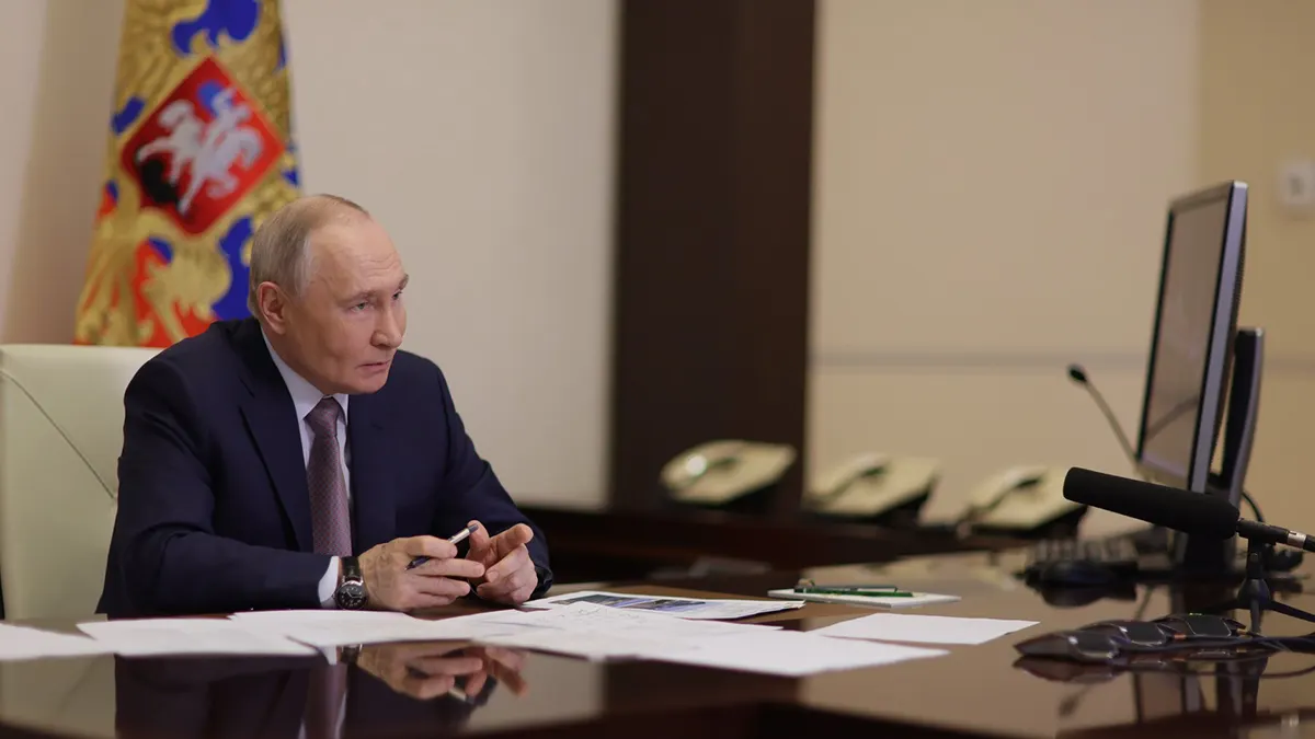 Указ предусматривает введение временного внешнего управления на объектах критической инфраструктуры в случае неисполнения или несвоевременного принятия мер по обеспечению их безопасности. Документ опубликован на портале правовых актов и вступил в силу после официальной публикации.