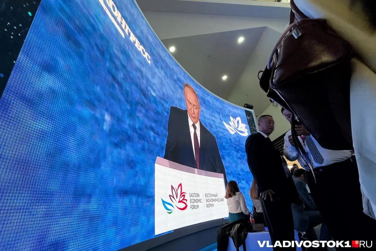 Президент России посетит Владивосток 2–3 сентября для участия в XI Восточном экономическом форуме 2026 года, проведет совещания по развитию Дальнего Востока и откроет новые предприятия.