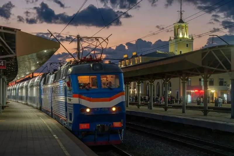 Проведены первые тестовые запуски двухъярусных поездов по маршруту Ярославль — Москва; время в пути может составить около трех часов.