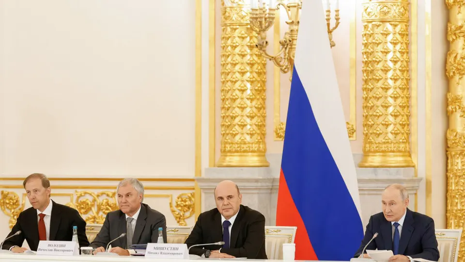 Президент инициирует системное трудоустройство вернувшихся с фронта и усиление кадровой политики в МВД и бизнесе; регионы обязали нанимать ветеранов к середине 2026 года.