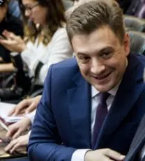 КПРФ требует снижения цены на автомобили АвтоВАЗа внутри страны, приводя пример более дешевых вариантов за пределами России.