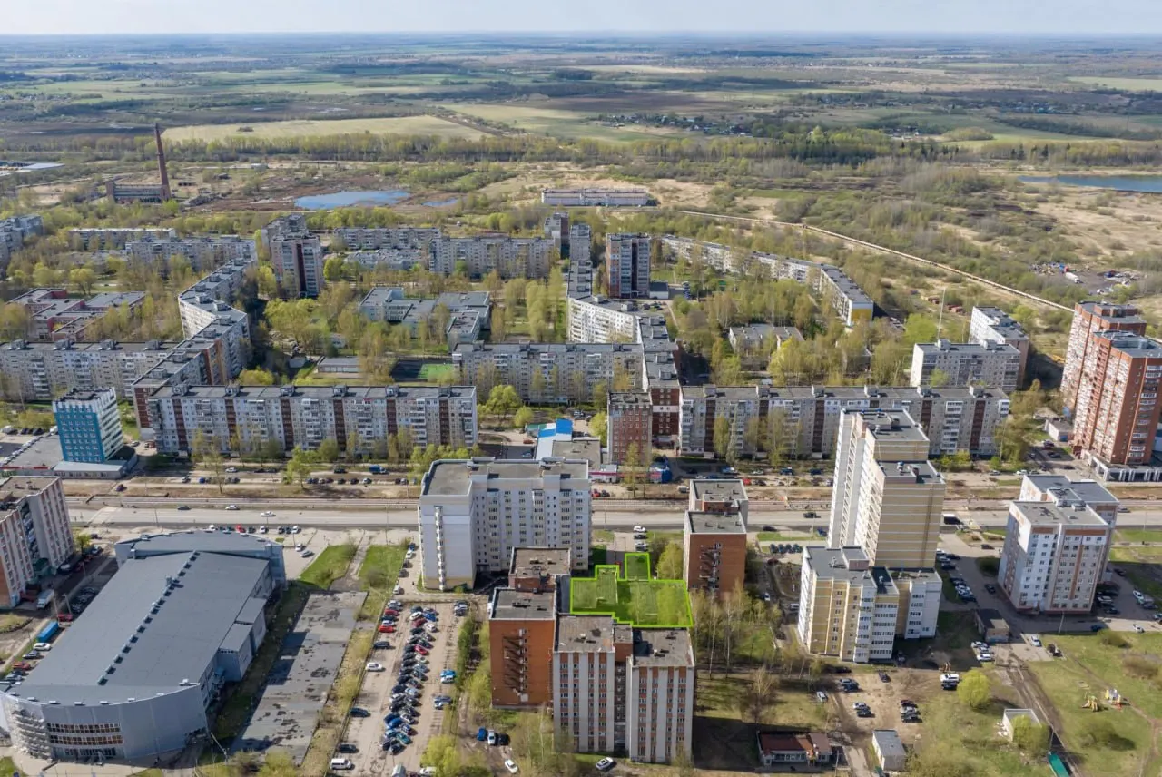 Государственная недвижимость на ул. Труфанова, 34 выставляется на аукцион с начальной ценой 40 млн рублей; на месте можно разместить жилье, гостиницу, досуговый центр и другие варианты.
