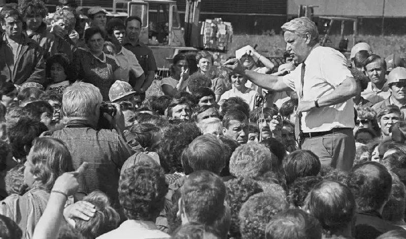 Разбор ключевых событий 1990 года: как высказывание Ельцина о суверенитете повлекло волну деклараций автономий и привело к пересмотру статуса республик в составе России.