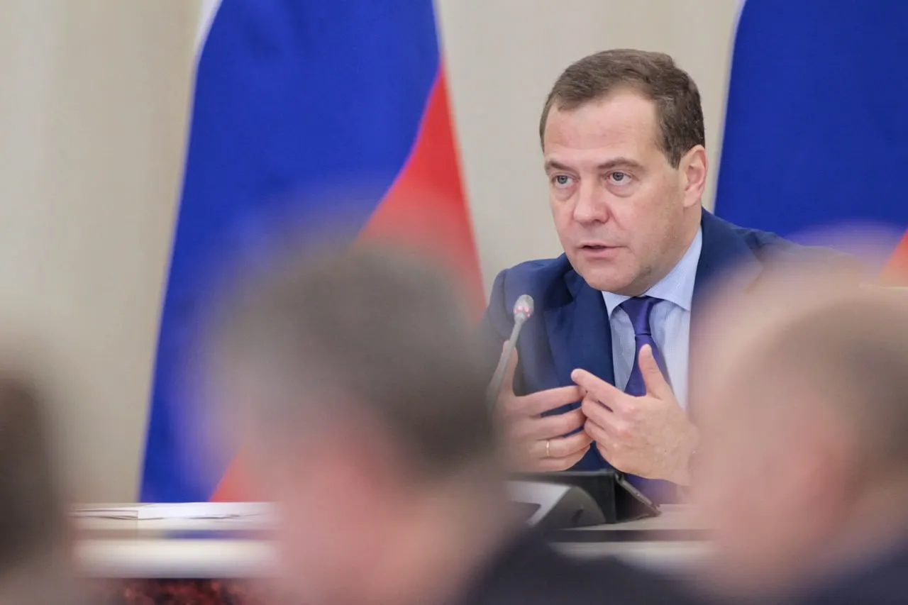 Председатель партии «Единая Россия» сообщил, что прекращение или приостановка СВО не снимет проблему идеологического противостояния, а воспитание общества останется вызовом.