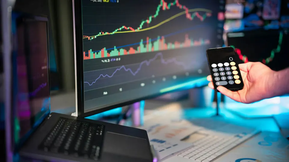 Глава ПСБ предупредил: эмитент USDT может замораживать активы по указанию администрации США, подчеркивается зависимость токена от доллара и развитие собственной платежной инфраструктуры ПСБ.