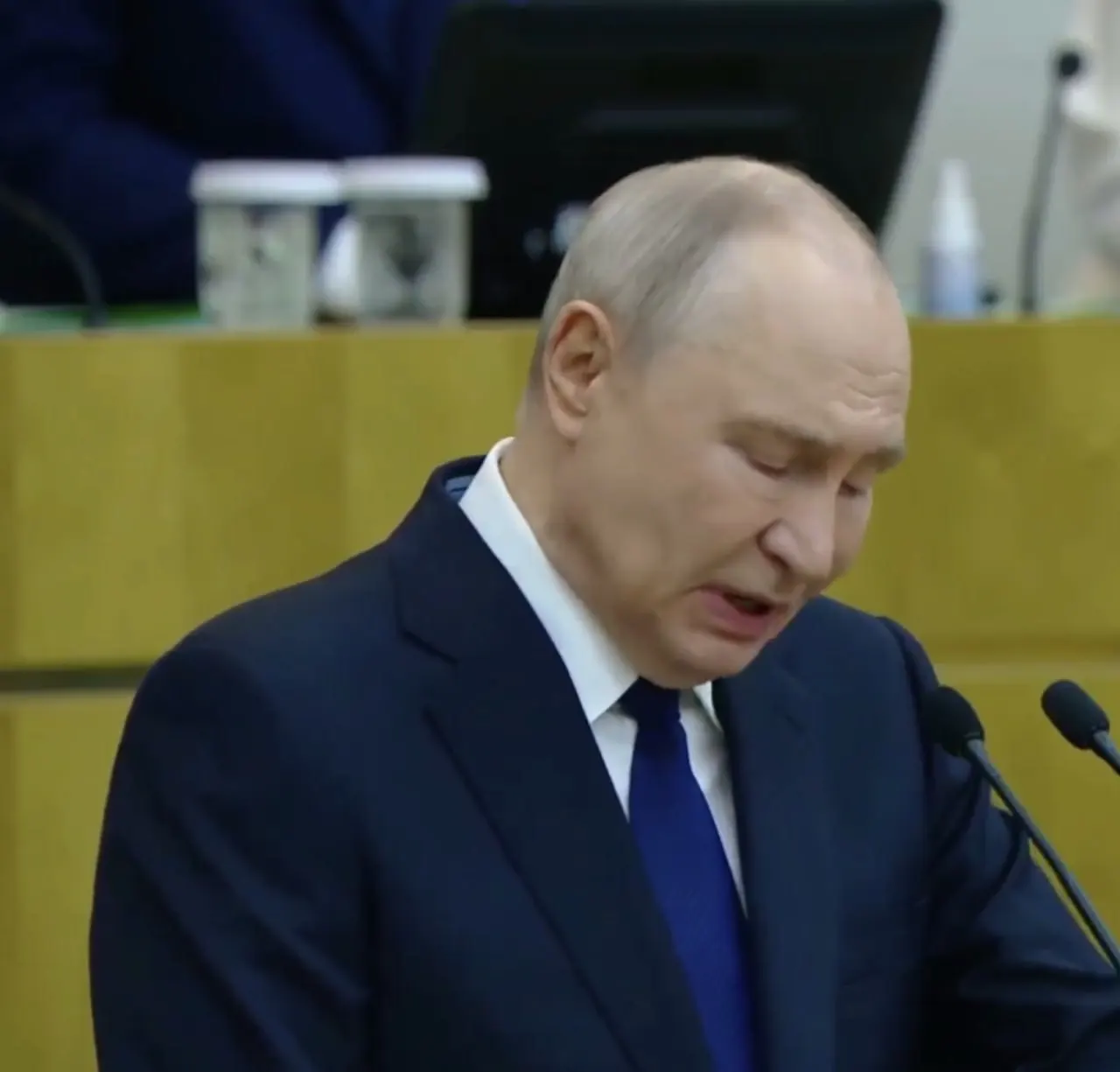 Президент России подчеркнул устойчивость экономики, намерение сохранить суверенитет и поддержку участников СВО, призвав депутатов укреплять оборону и социальную защиту семей военнослужащих.