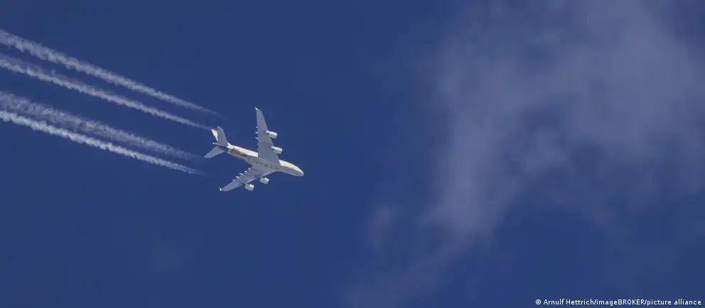 Киев просит ICAO усилить влияние на авиационные ведомства и перевозчиков; обсуждаются меры вплоть до полного запрета полетов над Россией, что приводит к задержкам и ограничению маршрутов.