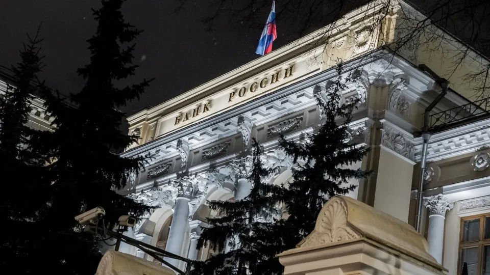 Центральный банк России расширил механизм уведомлений о реальных контролирующих лицах и теперь можно сообщать о лицах, реально управляющих финансовыми организациями, даже если они не занимают официальных должностей.