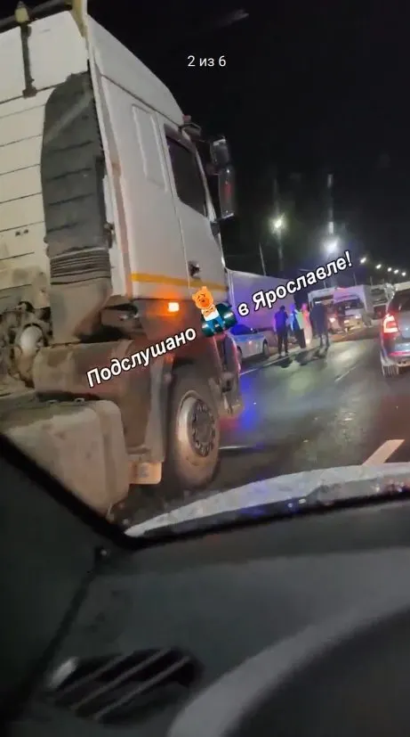 На окружной дороге в районе завода «Луч» в Ярославле произошло столкновение четырех автомобилей. Пострадала женщина-пассажирка автомобиля Haval; пробки отсутствуют.
