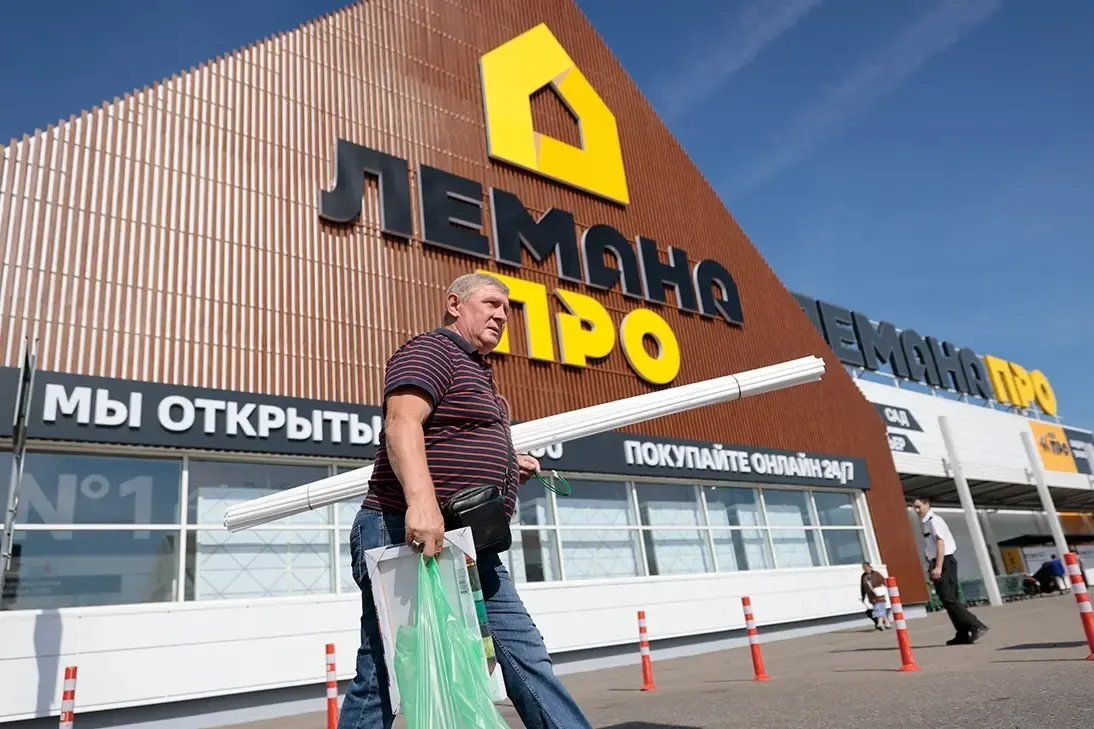 Правительство передало 100% долей нескольких компаний во временное управление; назначен новый руководитель российского подразделения Ле Монлид; рассматриваются финансовые последствия и кадровые перестановки в группе FM Logistic.