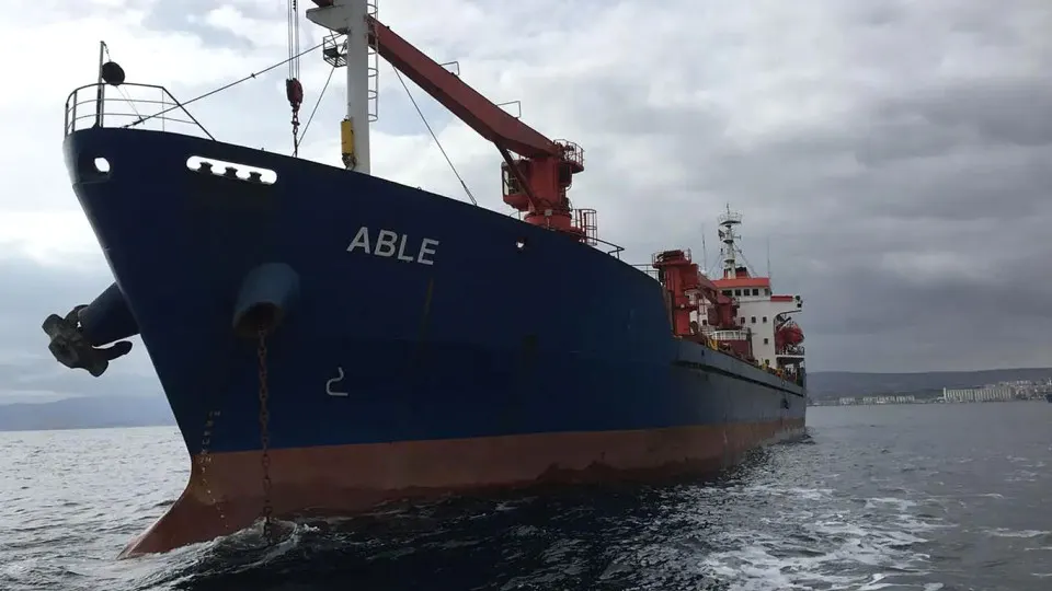 Ночью у берегов Болгарии в Черном море две торговые судна подверглись атаке беспилотников: одно затонуло, другое получило повреждения; продолжаются работы по эвакуации экипажей.