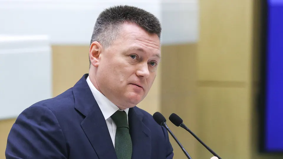Российские власти поручили взять на судебный контроль дела с участием инвесторов из Китая; расширяется сотрудничество между судами России и Китая на фоне снижения китайских инвестиций.