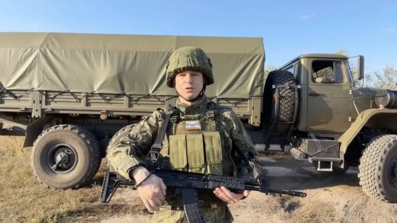 Бывший депутат Михаил Романов стал военнослужащим и направляется в зону проведения спецоперации; ранее он был известен скандалами и критикой артистов.