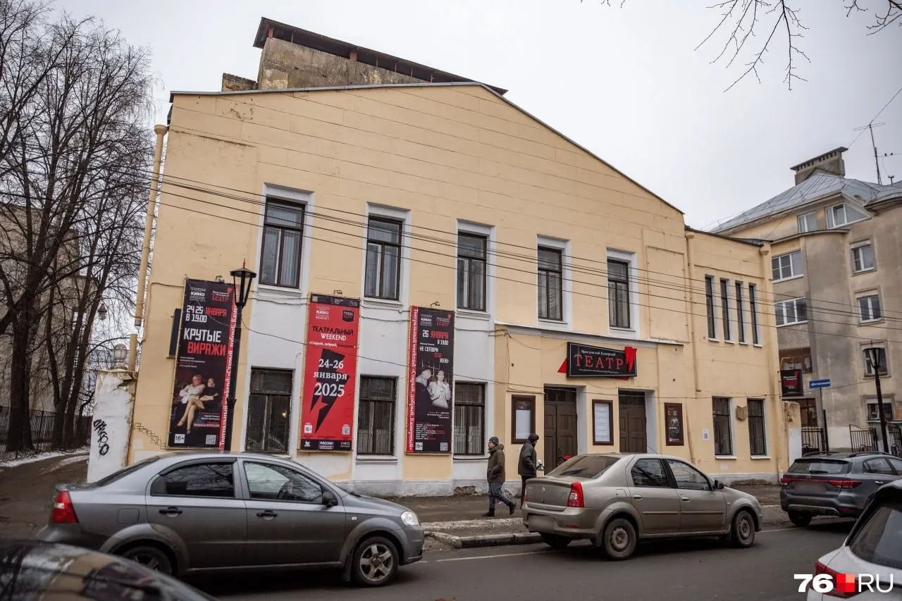 Объект культурного наследия на улице Свердлова, 9, выставлен на продажу вместе с прилегающим участком. Общая площадь здания — 1294,3 кв.м, есть возможность использования земли под культурный центр и видеозал. Начальная цена — 78,2 млн рублей.