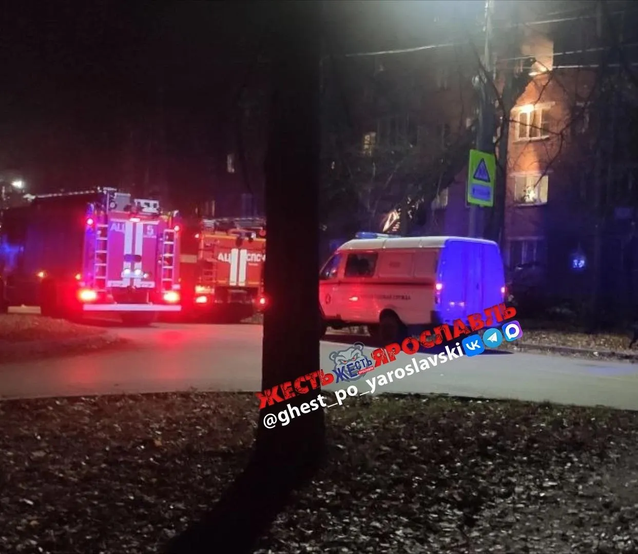 Минувшей ночью в многоквартирном доме на улице Юности загорелась квартира; погиб один человек, причина пожара устанавливается.